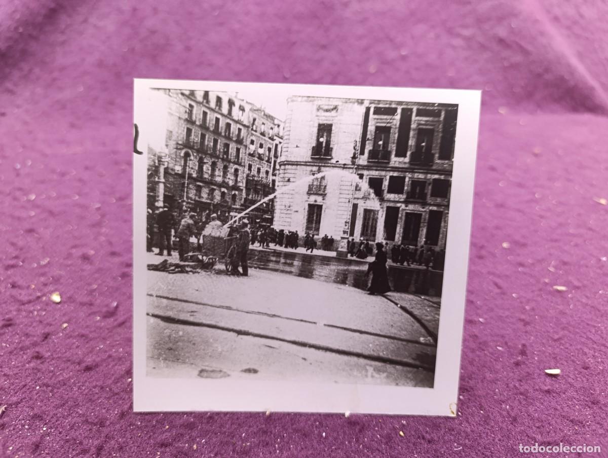 Antique Photography: Antigua fotograf&iacute;a en b/n o sepia, S. XIX., Madrid, Puerta del Sol, unos 13 x 13 cms.