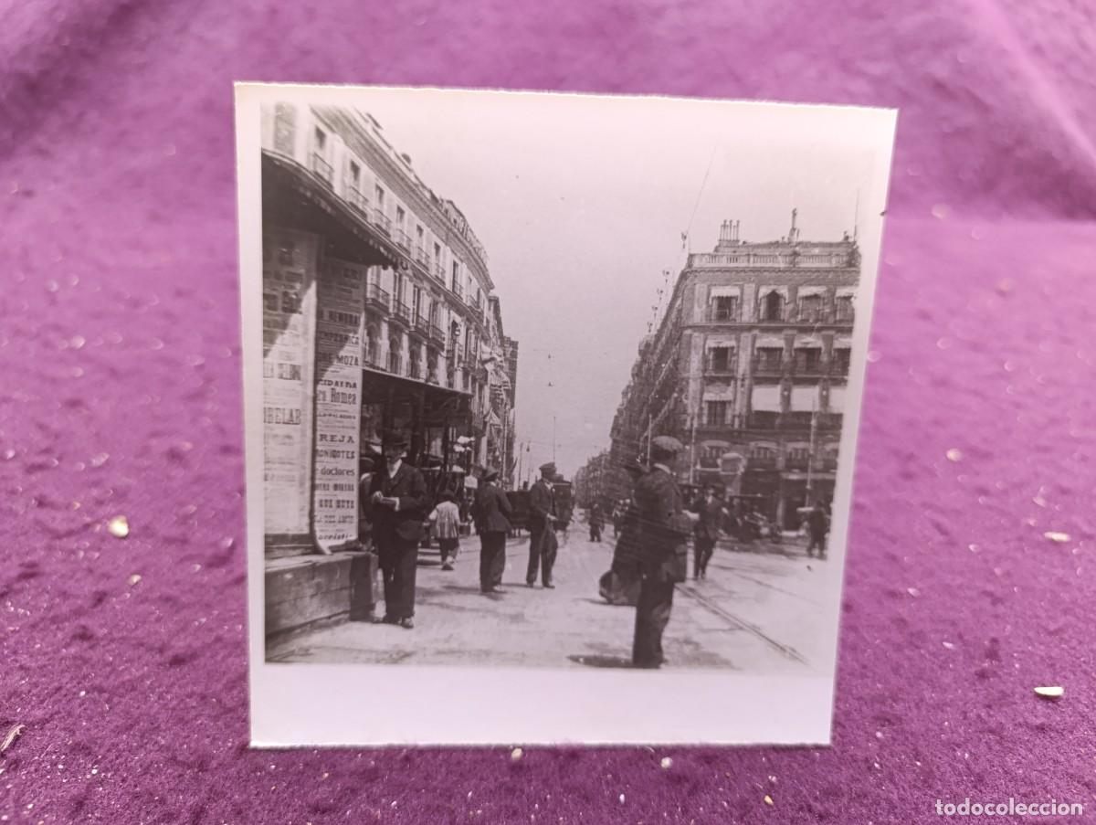 Alte Fotografie: Antigua fotograf&iacute;a en b/n o sepia, S. XIX., Madrid, Puerta del Sol, unos 13 x 13 cms.