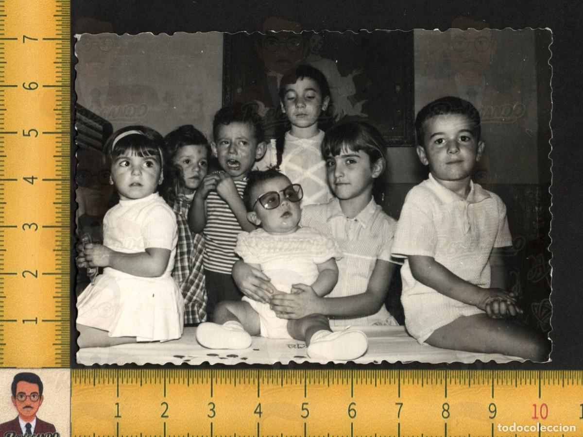 Fotograf&iacute;a antigua: UNA INFANCIA FELIZ - SIMP&Aacute;TICO GRUPO NI&Ntilde;OS BEB&Eacute; GAFAS SOL Y CARAS GRACIOSAS - FOTO ANTIGUA A&Ntilde;OS 60