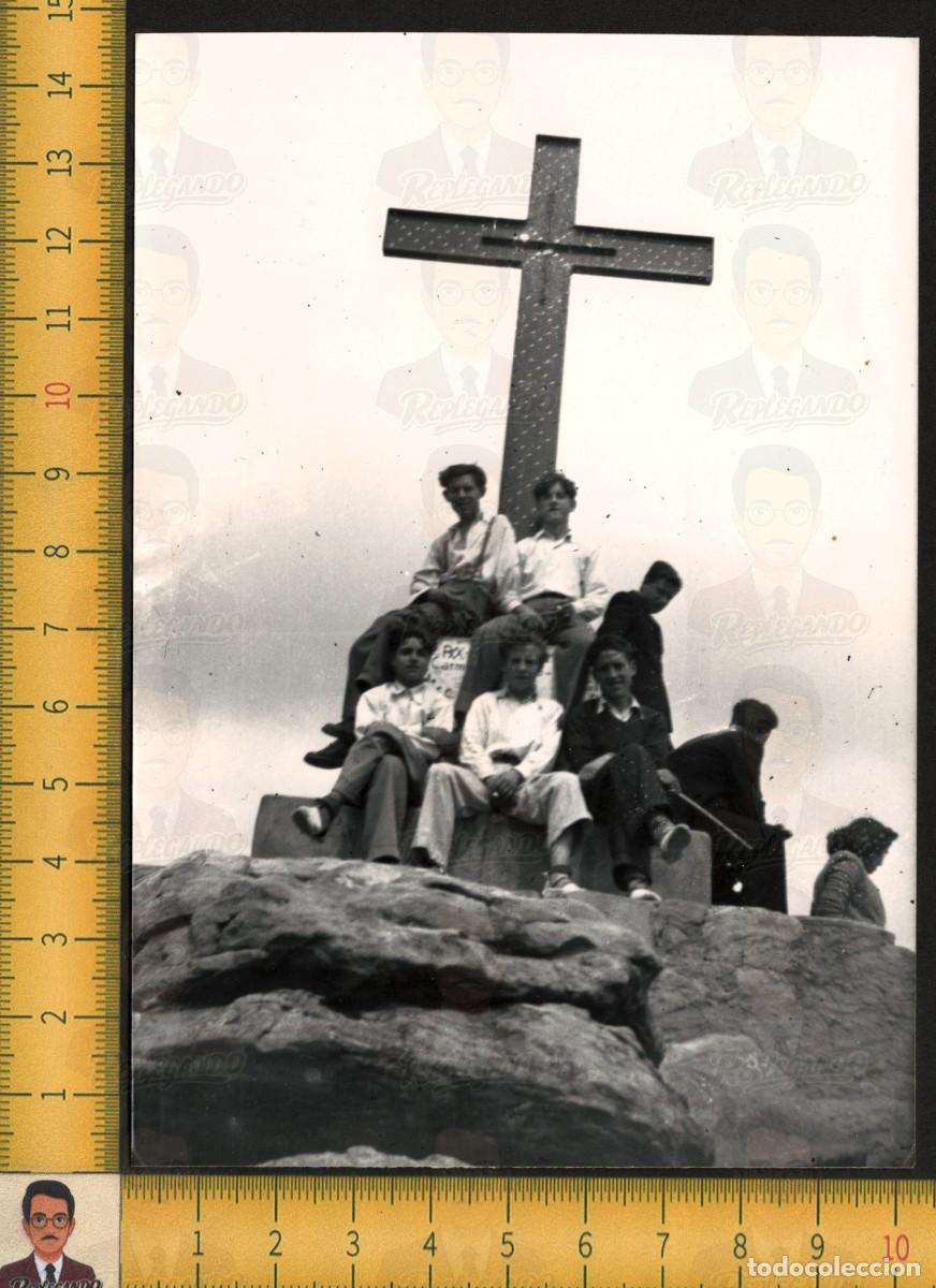 Fotograf&iacute;a antigua: GILET (VALENCIA) : GRUPO CHICOS CRUZ DE SANTO ESP&Iacute;RITU / FOTOGRAF&Iacute;A ANTIGUA A&Ntilde;OS 50 SIERRA CALDERONA
