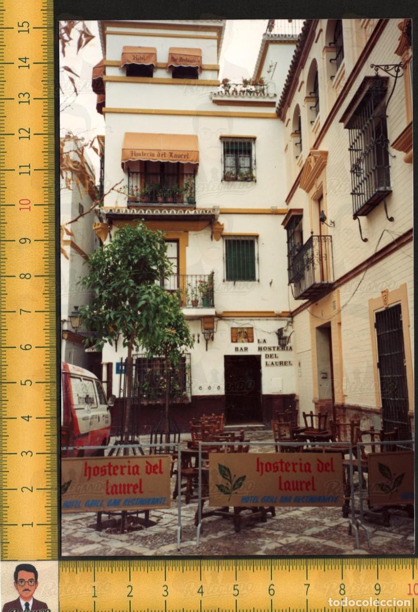 Fotograf&iacute;a antigua: SEVILLA: LA HOSTER&Iacute;A DEL LAUREL - BAR PLAZA LOS VENERABLES Y NISSAN VANETTE - FOTO VINTAGE A&Ntilde;OS 90