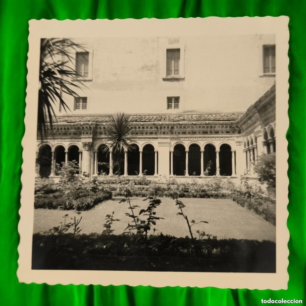 Fotografia antica: Fotograf&iacute;a Original En Blanco Y Negro &ndash; Claustro Hist&oacute;rico Con Jard&iacute;n Central