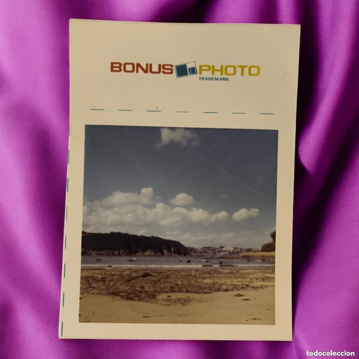 Fotografia antica: Fotograf&iacute;a Vintage &rdquo;Bonus Photo&rdquo; Costa Con Barcas &ndash; Estampa Costera De &Eacute;poca Anal&oacute;gica