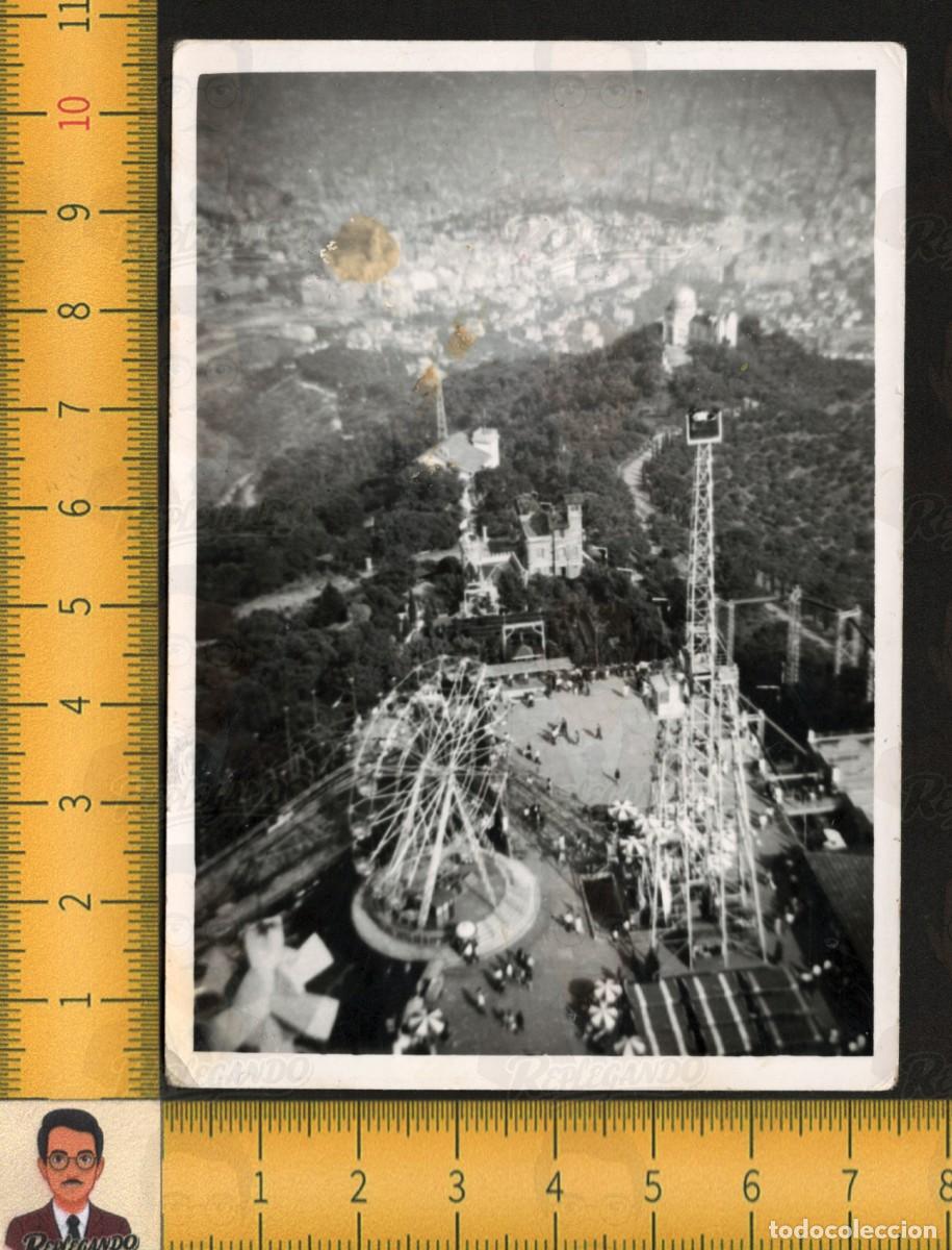 Fotograf&iacute;a antigua: TIBIDABO : VISTA PARQUE ATRACCIONES NORIA LA ATALAYA CIUDAD BARCELONA FONDO - FOTO ANTIGUA A&Ntilde;OS 60