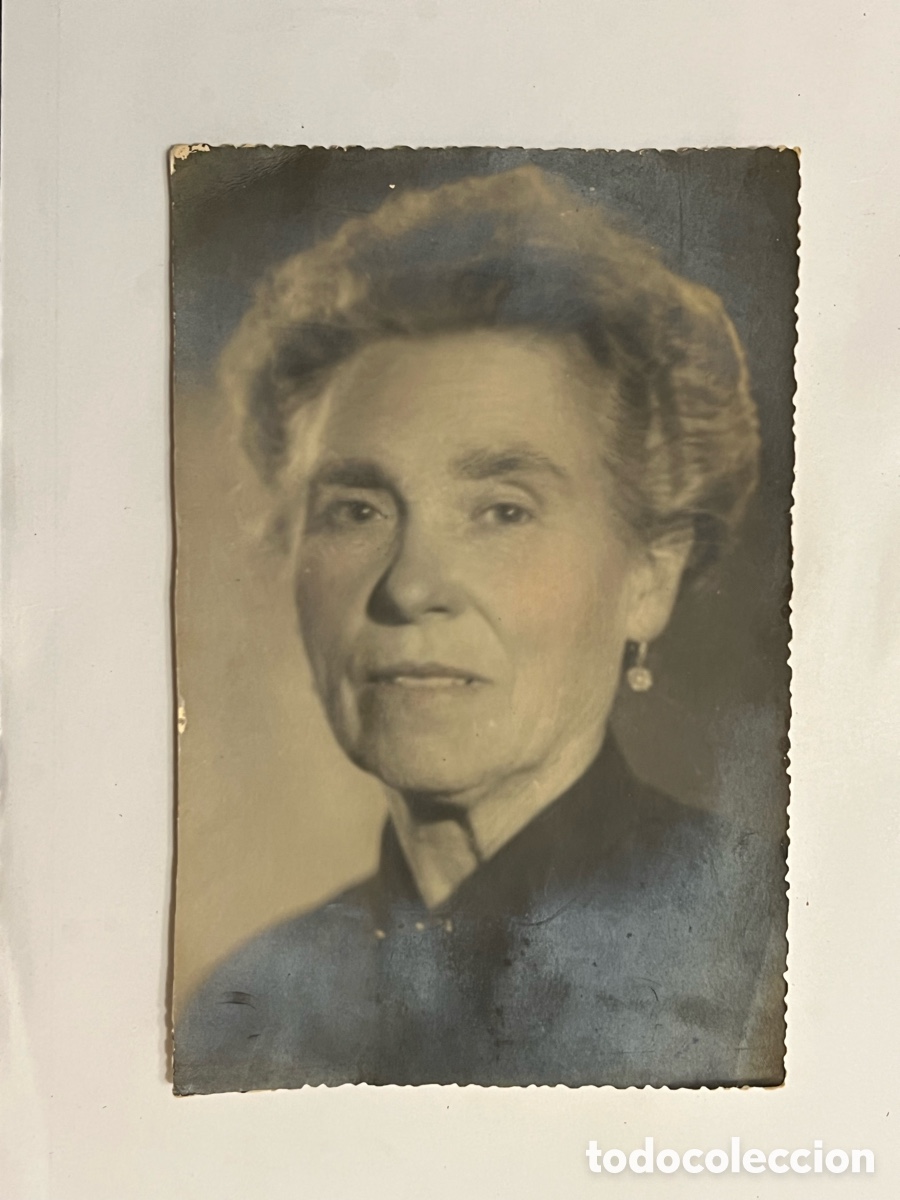 Fotograf&iacute;a antigua: RETRATO DE MUJER. Fotograf&iacute;a antigua coloreada.. (h.1945?) Med&iacute;das: 11,5 x 17,5 cm.