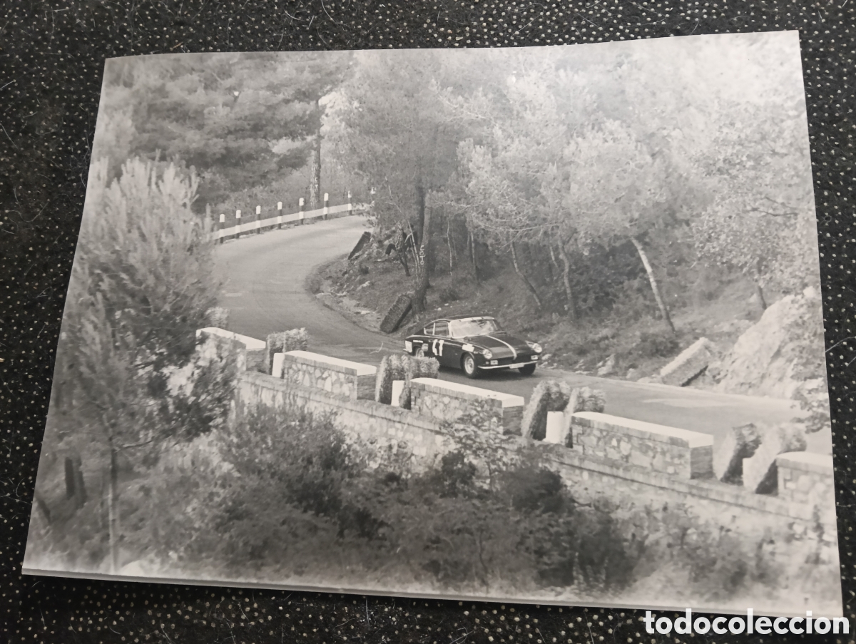 Fotograf&iacute;a antigua: Fotograf&iacute;a de un Fiat 1750 Nardi Coup&eacute; , en el Rally San Cugat - Tibidabo en los a&ntilde;os 60, patrocinad