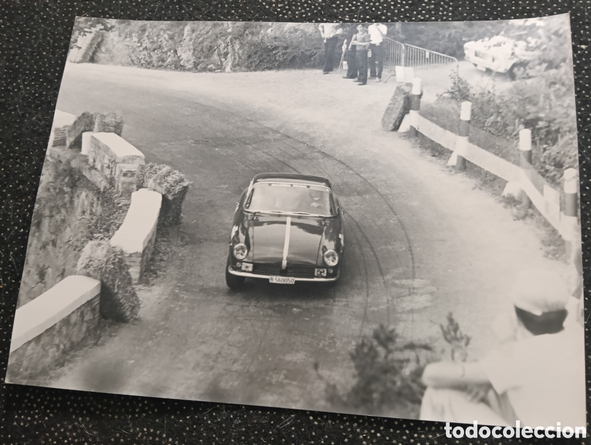 Fotograf&iacute;a antigua: Fotograf&iacute;a de un Fiat 1750 Nardi Coup&eacute; , en el Rally San Cugat - Tibidabo en los a&ntilde;os 60, patrocinad
