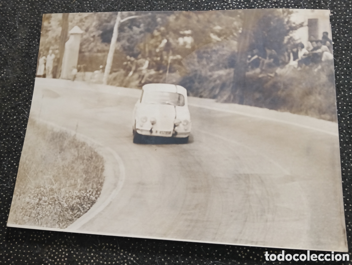 Fotograf&iacute;a antigua: Fotograf&iacute;a del Rally Cuesta San Cugat - Tibidabo SEAT 600 en los a&ntilde;os 60, patrocinado por la Escuder