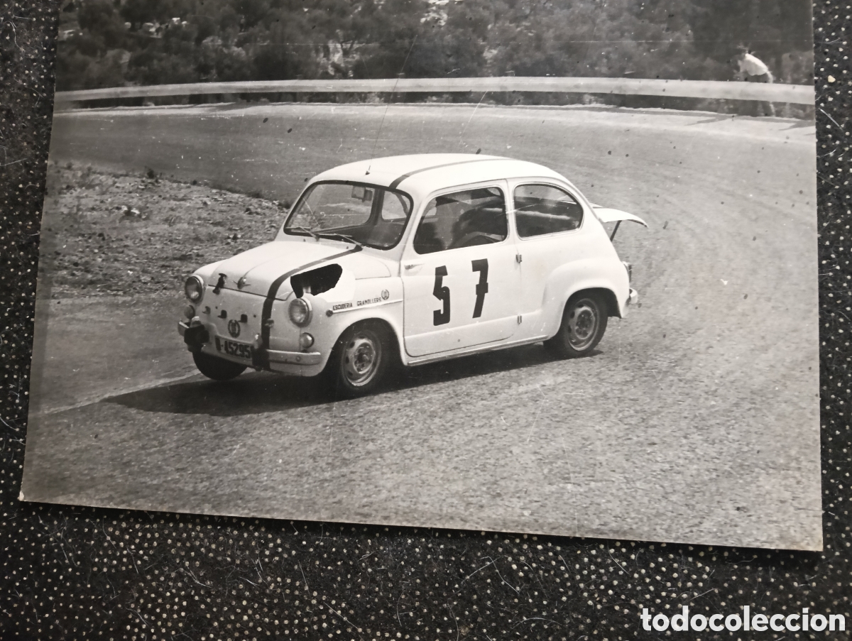 Fotograf&iacute;a antigua: Fotograf&iacute;a del Rally Cuesta San Cugat - Tibidabo SEAT 600 en los a&ntilde;os 60, patrocinado por la Escuder