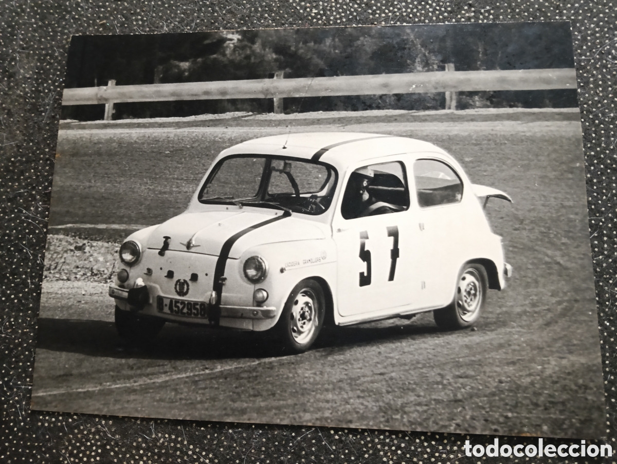 Fotograf&iacute;a antigua: Fotograf&iacute;a del Rally Cuesta San Cugat - Tibidabo SEAT 600 en los a&ntilde;os 60, patrocinado por la Escuder