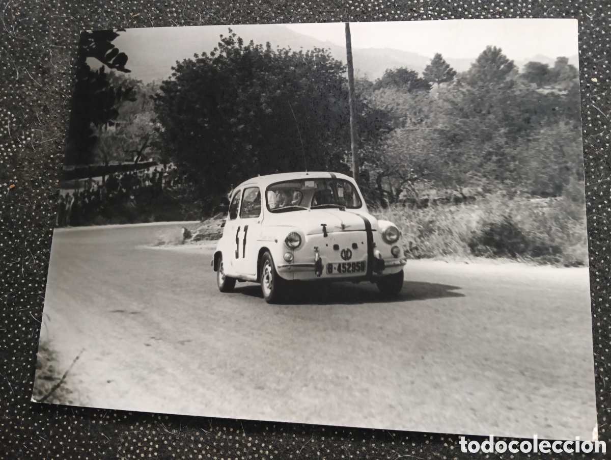 Fotograf&iacute;a antigua: Fotograf&iacute;a del Rally Cuesta San Cugat - Tibidabo SEAT 600 en los a&ntilde;os 60, patrocinado por la Escuder