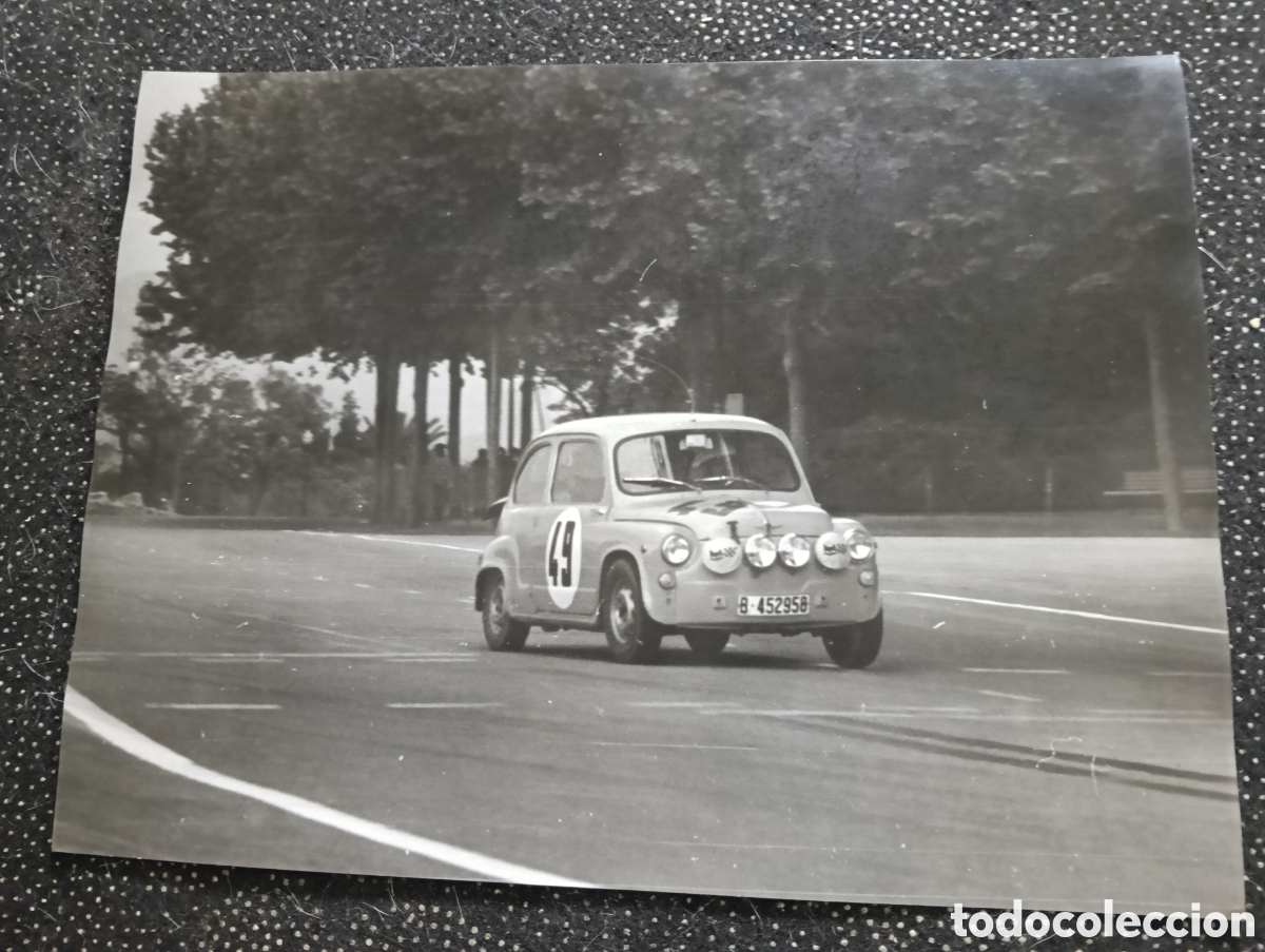 Fotograf&iacute;a antigua: Fotograf&iacute;a del Rally Cuesta San Cugat - Tibidabo SEAT 600 en los a&ntilde;os 60, patrocinado por la Escuder