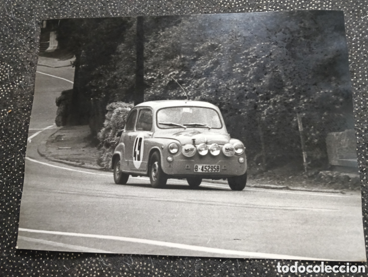 Fotograf&iacute;a antigua: Fotograf&iacute;a del Rally Cuesta San Cugat - Tibidabo SEAT 600 en los a&ntilde;os 60, patrocinado por la Escuder