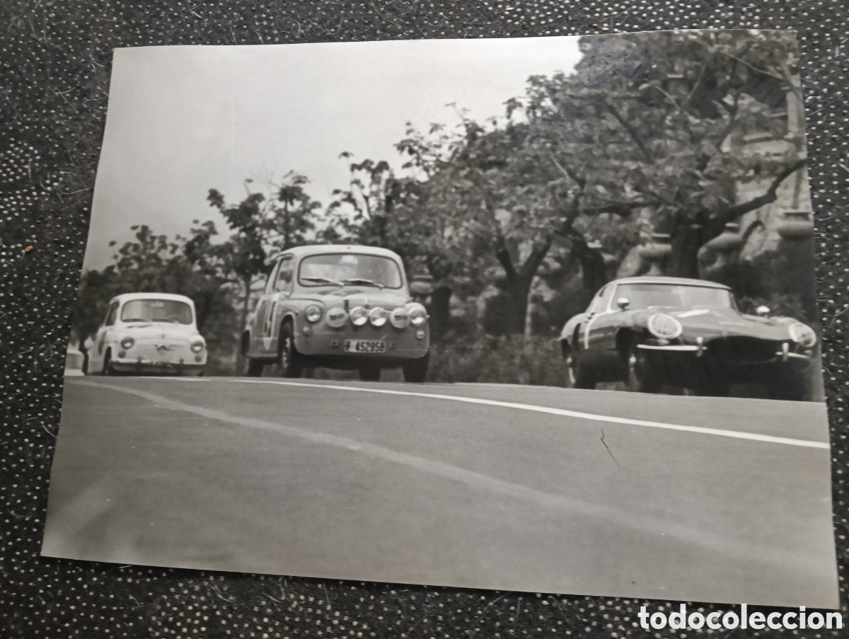 Fotograf&iacute;a antigua: Fotograf&iacute;a del Rally Cuesta San Cugat - Tibidabo SEAT 600 en los a&ntilde;os 60, patrocinado por la Escuder