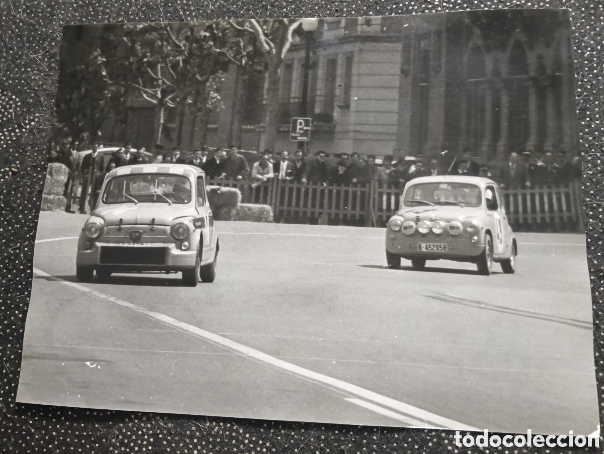 Fotograf&iacute;a antigua: Fotograf&iacute;a del Rally Cuesta San Cugat - Tibidabo SEAT 600 en los a&ntilde;os 60, patrocinado por la Escuder