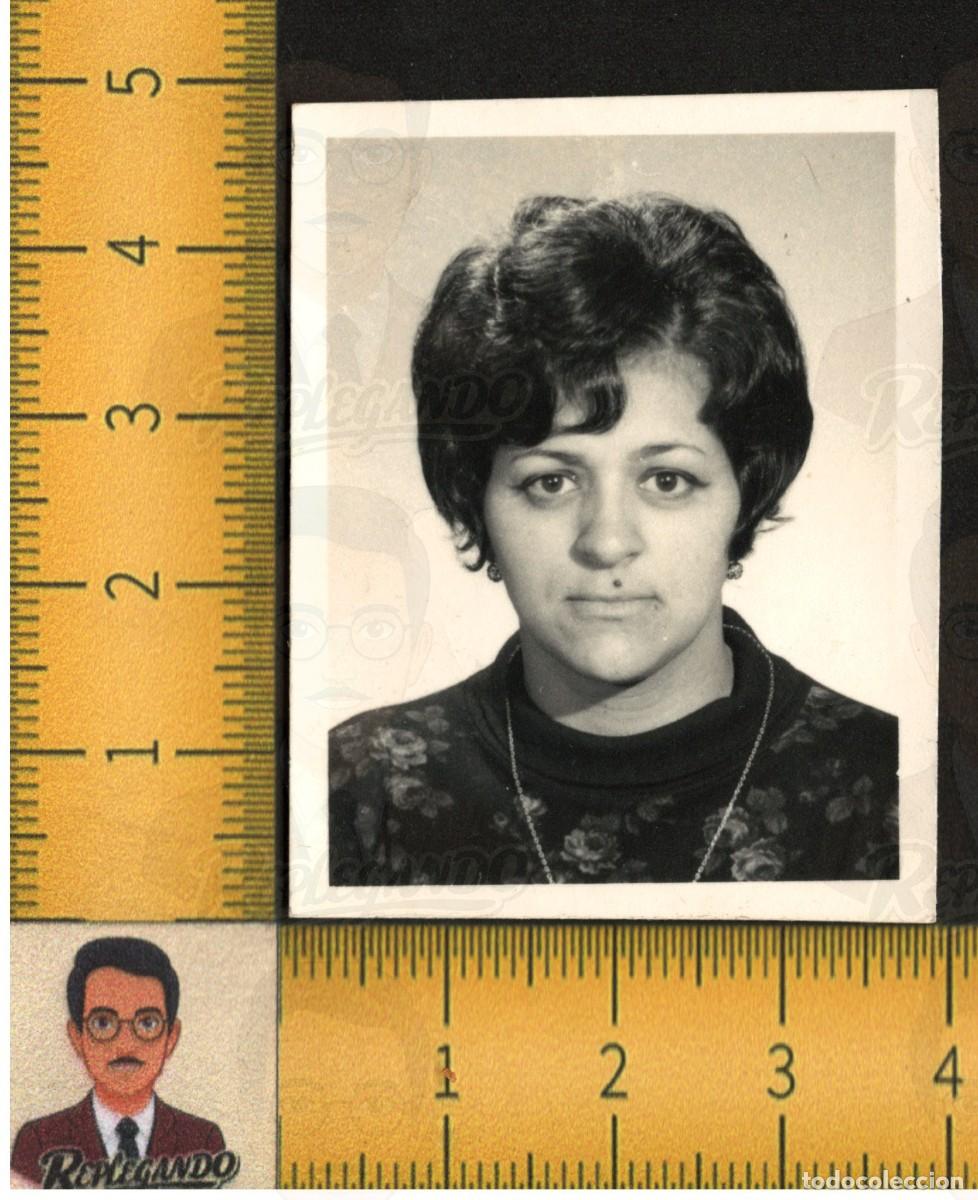 Fotograf&iacute;a antigua: FOTOMAT&Oacute;N : BELLA MUJER JOVEN LUNAR LABIO PEINADO ELEGANTE - RETRATO FOTO ANTIGUA A&Ntilde;OS 60 ESPA&Ntilde;A
