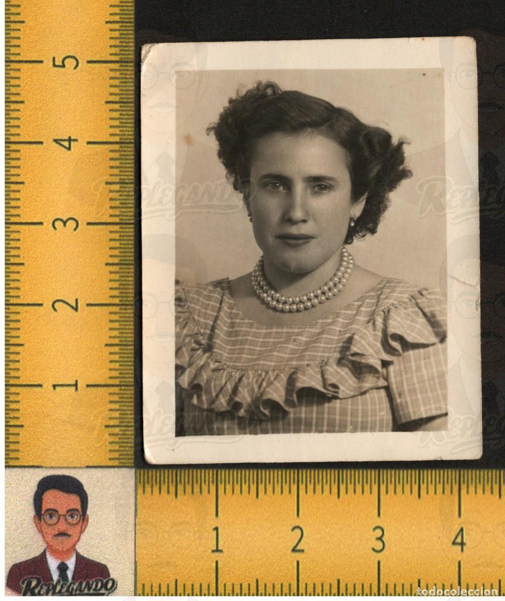 Fotograf&iacute;a antigua: BELLA MUJER CHICA JOVEN COLLAR DE PERLAS ELEGANTE VESTIDO - FOTO ANTIGUA ESTUDIO A&Ntilde;OS 40/50 ESPA&Ntilde;A