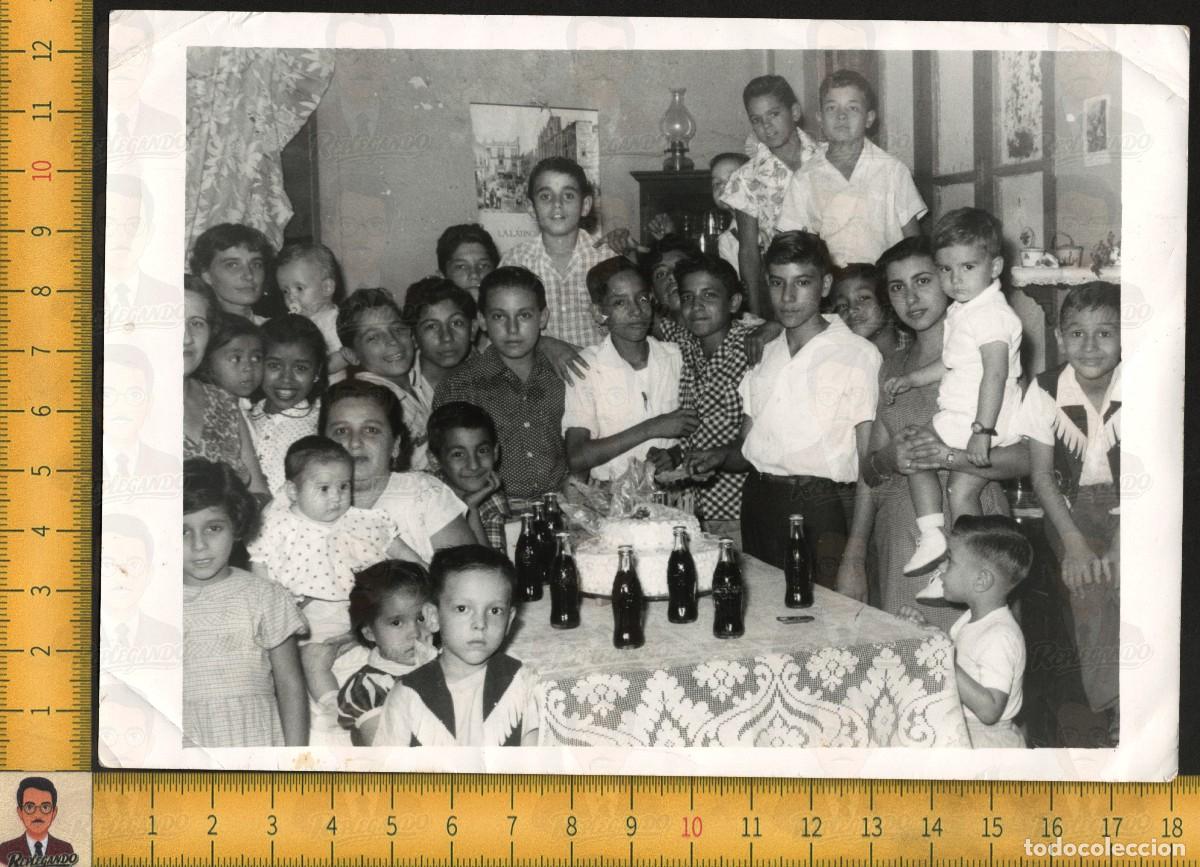 Fotograf&iacute;a antigua: LA FIESTA DE LA COCA-COLA / PUBLICIDAD BOTELLAS CUMPLEA&Ntilde;OS TARTA NI&Ntilde;OS / FOTO ANTIGUA A&Ntilde;OS 50 M&Eacute;XICO