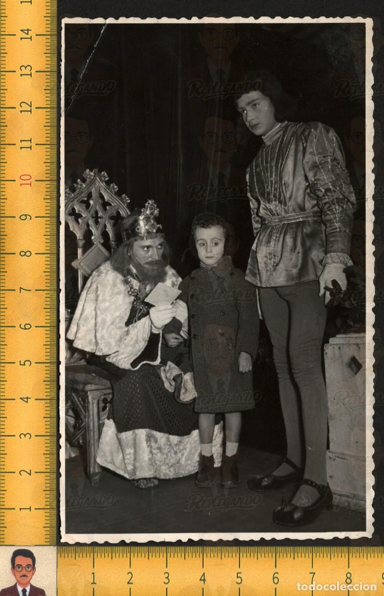 Fotograf&iacute;a antigua: REYES MAGOS : NI&Ntilde;A CARTA REY MAGO MELCHOR O GASPAR Y PAJE - FOTO ANTIGUA A&Ntilde;O 1959 - ESPA&Ntilde;A JUGUETE