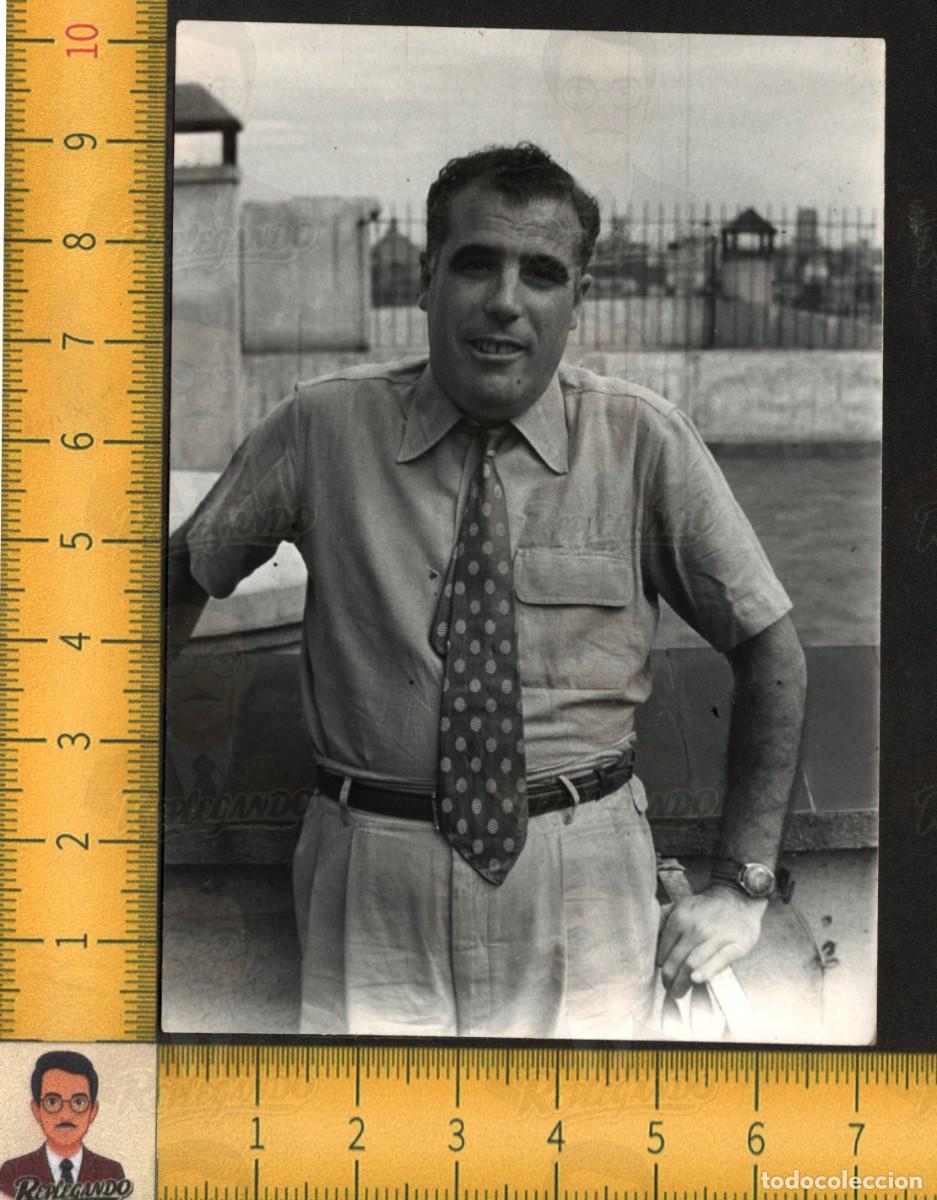 Fotograf&iacute;a antigua: RETRATO ELEGANTE HOMBRE CAMISA CORBATA TOPOS - FOTOGRAF&Iacute;A ANTIGUA A&Ntilde;OS 50/60 ESPA&Ntilde;A MODA MASCULINA