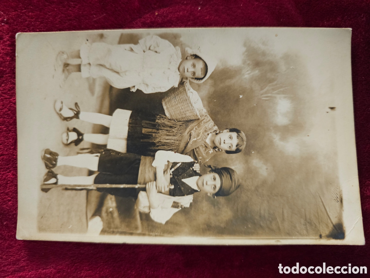 Fotograf&iacute;a antigua: Postal Antigua / Fotograf&iacute;a de &Eacute;poca - Ni&ntilde;os con Trajes Tradicionales (14 cm)