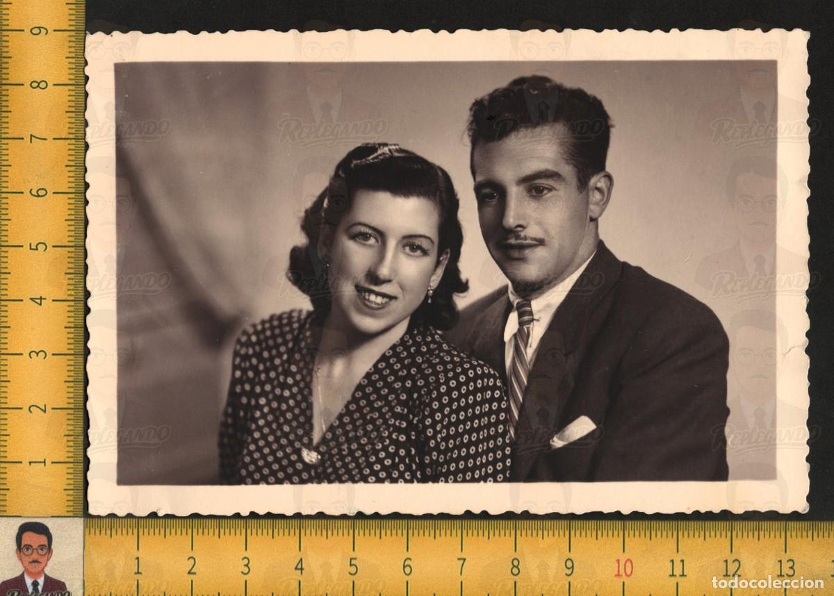 Fotograf&iacute;a antigua: ATRACTIVA PAREJA NOVIOS AMOR POSANDO - FOTOGRAF&Iacute;A ANTIGUA ESTUDIO A&Ntilde;OS 50 ESPA&Ntilde;A ELEGANTE ROM&Aacute;NTICA