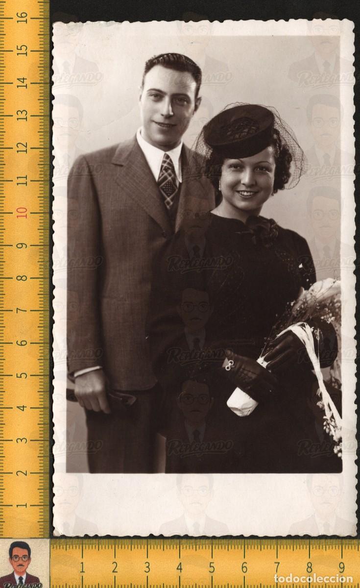 Fotograf&iacute;a antigua: RETRATO BODA PAREJA - BELLA MUJER RAMO FLORES HOMBRE TRAJE - FOTO ANTIGUA ESTUDIO LLORENS ALCOY 1940