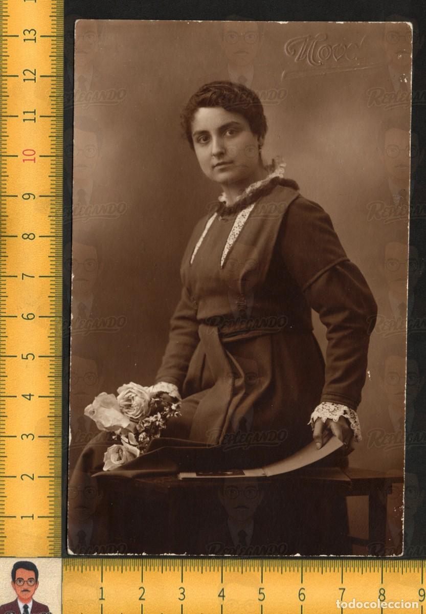 Fotograf&iacute;a antigua: RETRATO BELLA MUJER CHICA JOVEN RAMO FLORES ROSAS - FOTO ANTIGUA ESTUDIO A&Ntilde;OS 20 - NOVELLA VALENCIA