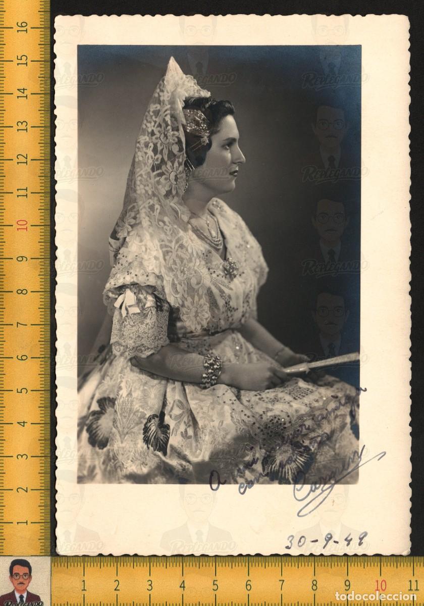 Fotograf&iacute;a antigua: RETRATO GUAPA MUJER JOVEN FALLERA ABANICO VESTIDO - FALLAS VALENCIA - FOTO ANTIGUA ESTUDIO A&Ntilde;O 1948