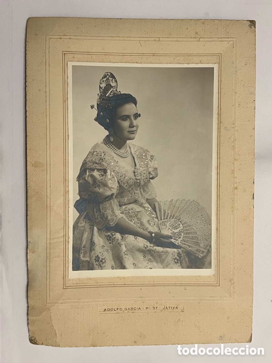 Fotograf&iacute;a antigua: FALLERA CON ABANICO. Adolfo Garc&iacute;a, Retrato estudio. J&Aacute;TIVA Valencia (h.1960?) env&iacute;o certificado 6&euro;