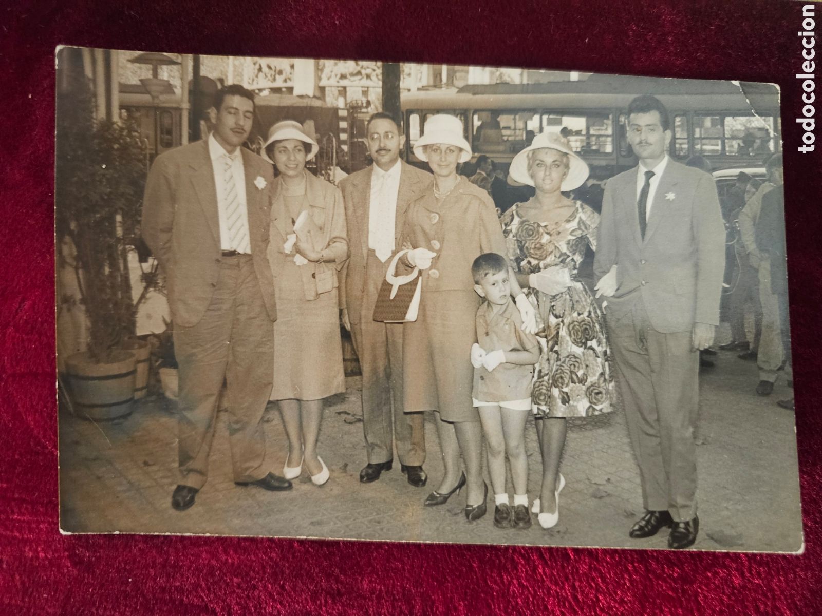 Fotograf&iacute;a antigua: ​Fotograf&iacute;a Antigua de &Eacute;poca / Fotocall de Calle Fotos Matarranz Barcelona (Paseo de Gracia) familia
