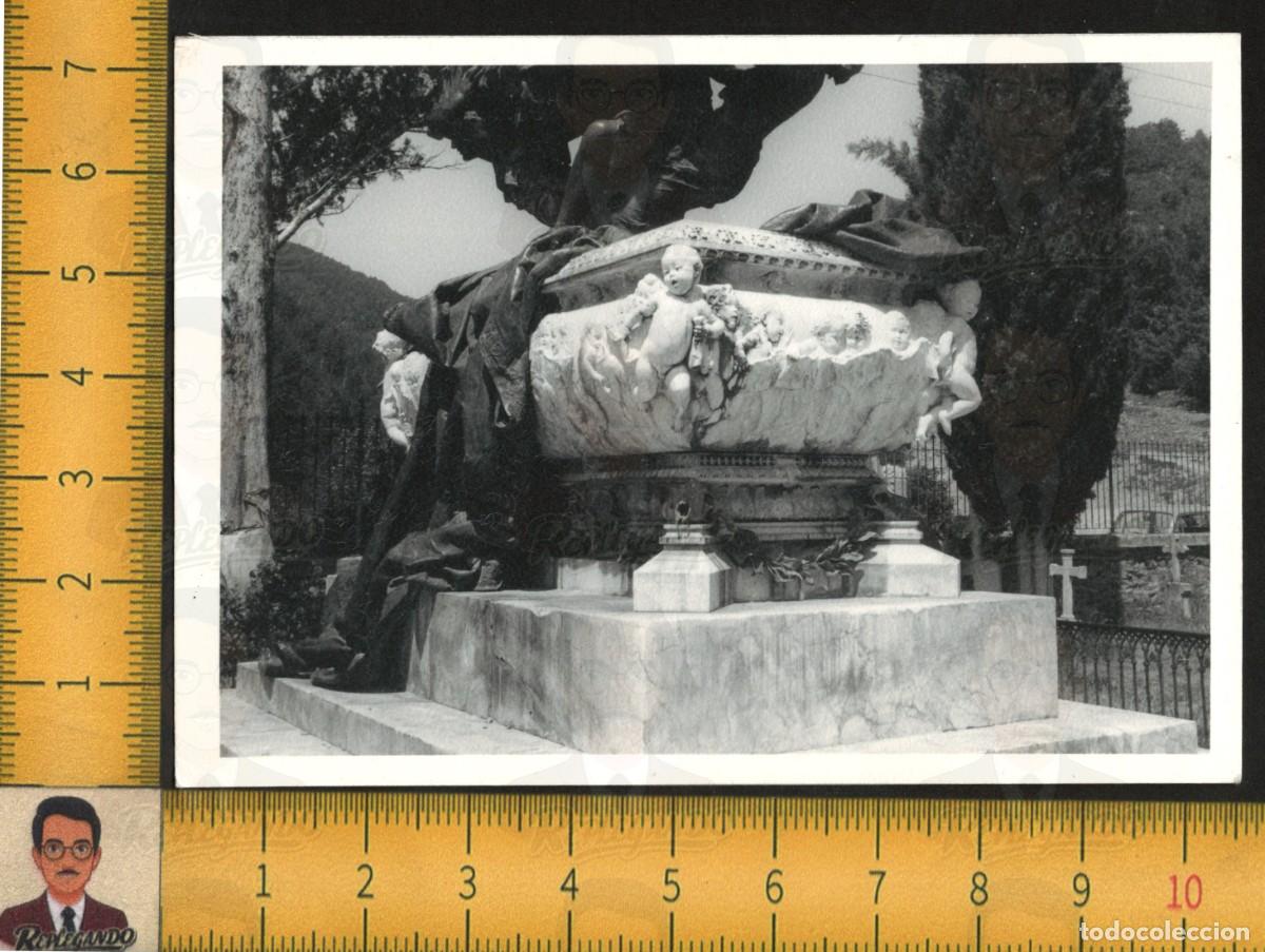 Fotograf&iacute;a antigua: MAUSOLEO TENOR JULI&Aacute;N GAYARRE MARIANO BENLLIURE CEMENTERIO RONCAL NAVARRA - FOTO ANTIGUA A&Ntilde;OS 60