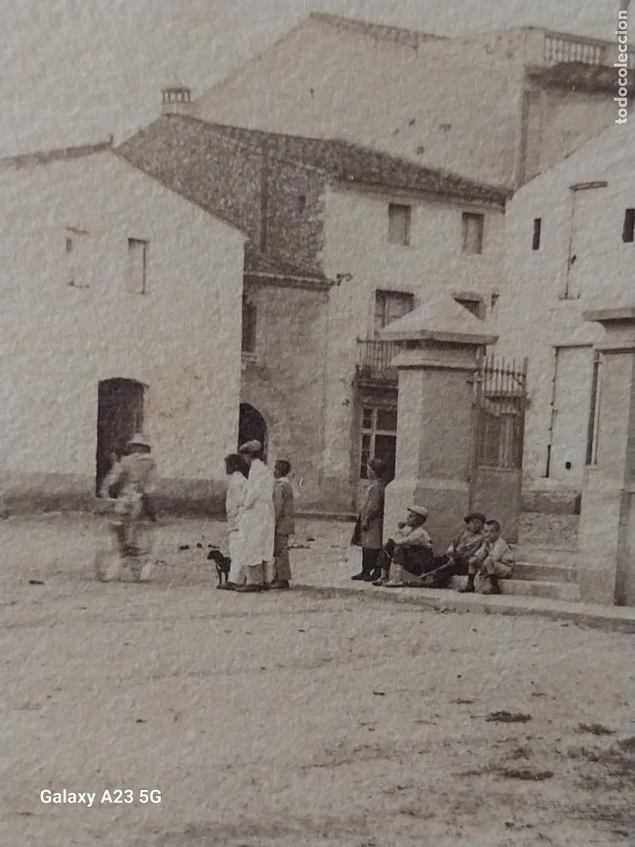 Fotograf&iacute;a antigua: NI&Ntilde;OS PLAZA IGLESIA FOTO PARTICULAR PRECIOSA CA 1900 PAPEL FINO 12X9CMS LUGAR POR DETERMINAR