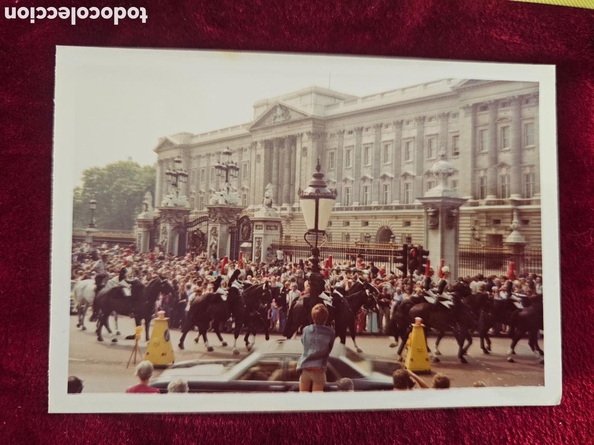 Fotograf&iacute;a antigua: ​Fotograf&iacute;a Vintage de Londres &ndash; Palacio de Buckingham y Guardia Real a Caballo (10x15 cm)