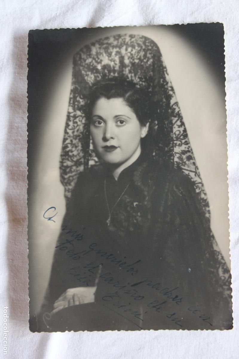 Fotograf&iacute;a antigua: MUJER CON MANTILLA DEDICADA 1942 MADRID