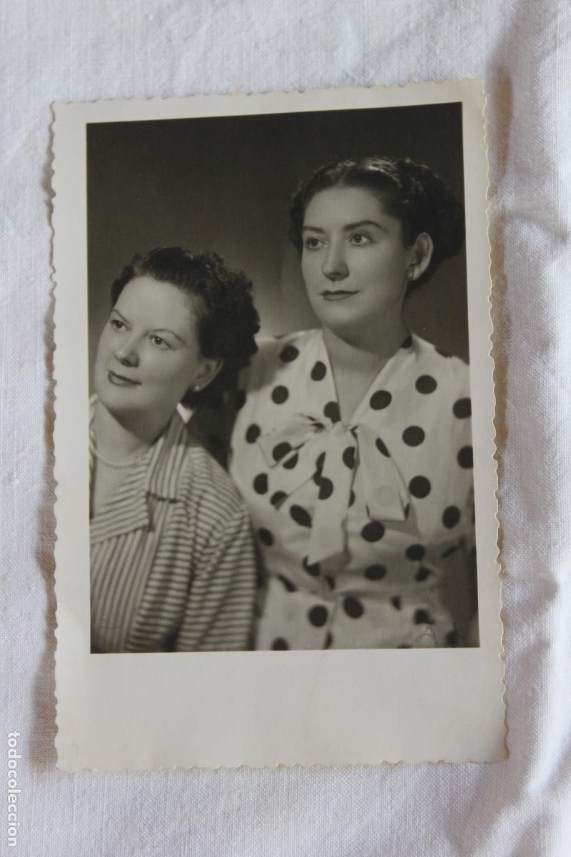 Fotograf&iacute;a antigua: DAMAS POSANDO FOTO SUAREZ MURCIA 1954