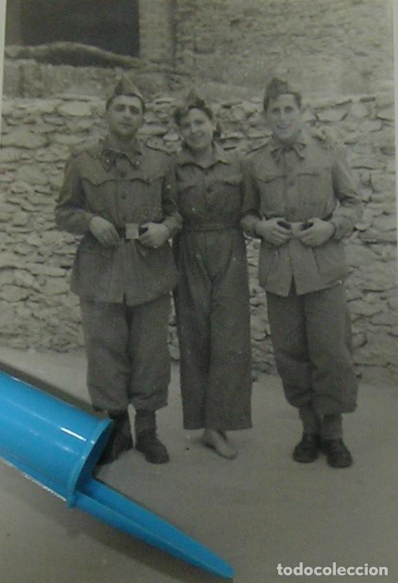 Fotograf&iacute;a antigua: ANTIGUA FOTO FOTOGRAFIA SOLDADOS MILITARES MUJER MILITAR (26-10)