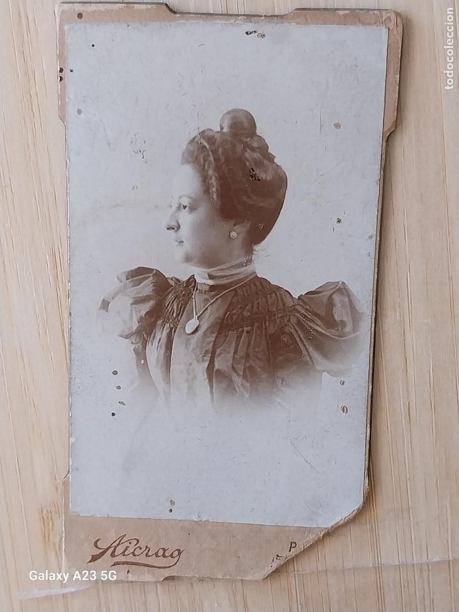 Fotograf&iacute;a antigua: FOTOGRAFIA DAMA RECOGIDO ESTUDIO AICRAG 7.5X4.6CMS CA 1900