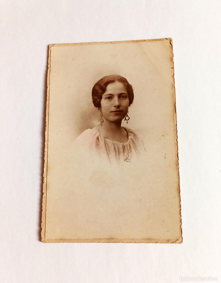 Fotograf&iacute;a antigua: Foto Postal Antigua coloreada- Retrato mujer joven - Fot&oacute;grafo Castellano (Sevilla)- A&ntilde;o 1908 a 1914