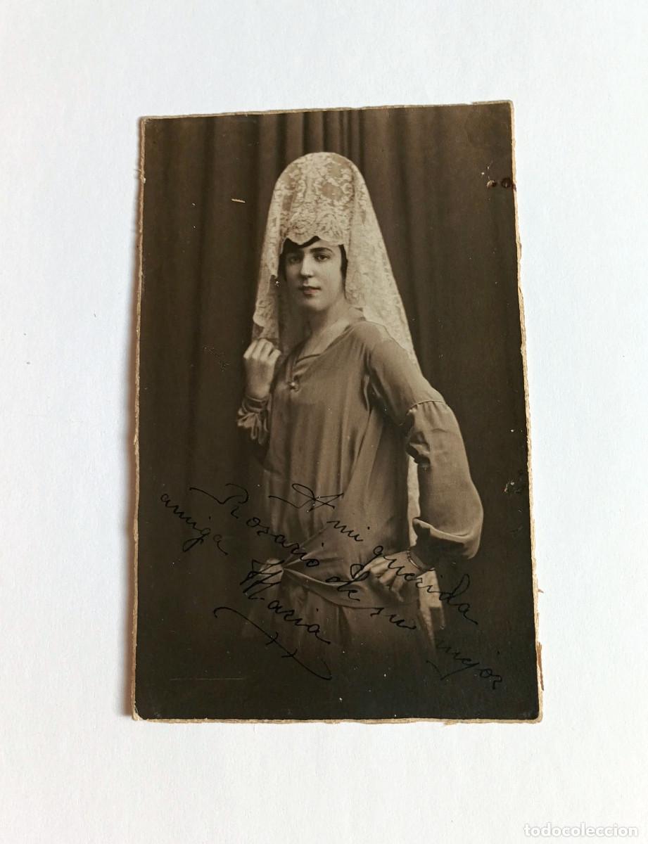 Fotograf&iacute;a antigua: Fotograf&iacute;a antigua - Mujer joven con mantilla blanca - A&ntilde;os 20