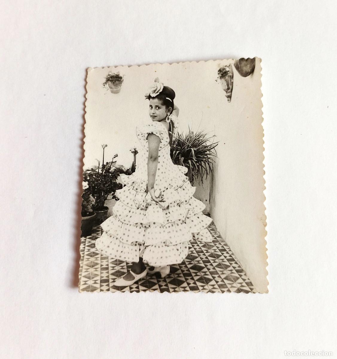 Fotograf&iacute;a antigua: Fotograf&iacute;a antigua - Ni&ntilde;a con traje de flamenca - A&ntilde;os 50 o 60