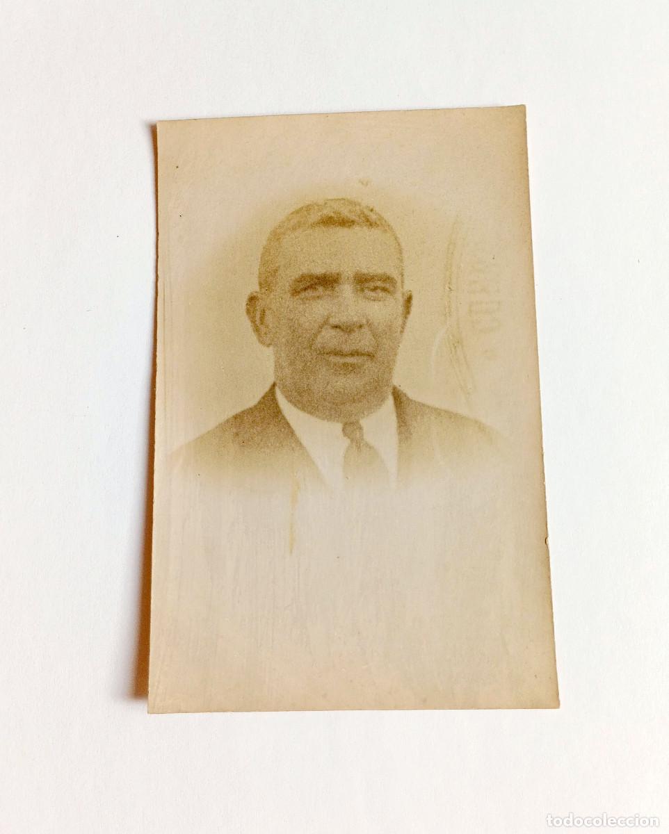 Fotograf&iacute;a antigua: Fotograf&iacute;a antigua - Retrato de estudio de hombre de mediana edad - A&ntilde;os 20 o 30