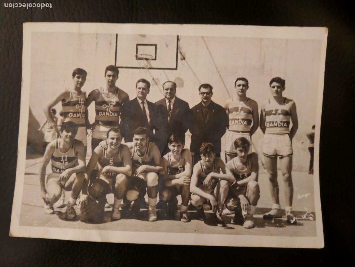 Fotograf&iacute;a antigua: RARA FOTO - EQUIPO BALONCESTO BASKET OJE GANDIA - A&Ntilde;OS 50/60 - FALANGE ESPA&Ntilde;OLA FET JONS