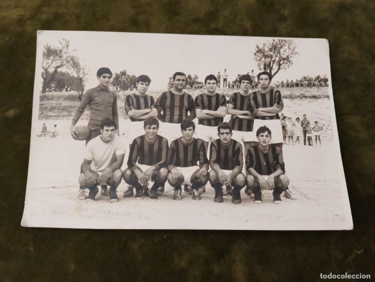 Fotograf&iacute;a antigua: ANTIGUA FOTO A&Ntilde;OS 60 / 70 EQUIPO DE FUTBOL LOCAL - SALEM ( VALENCIA) - FOTOGRAFO BERNA