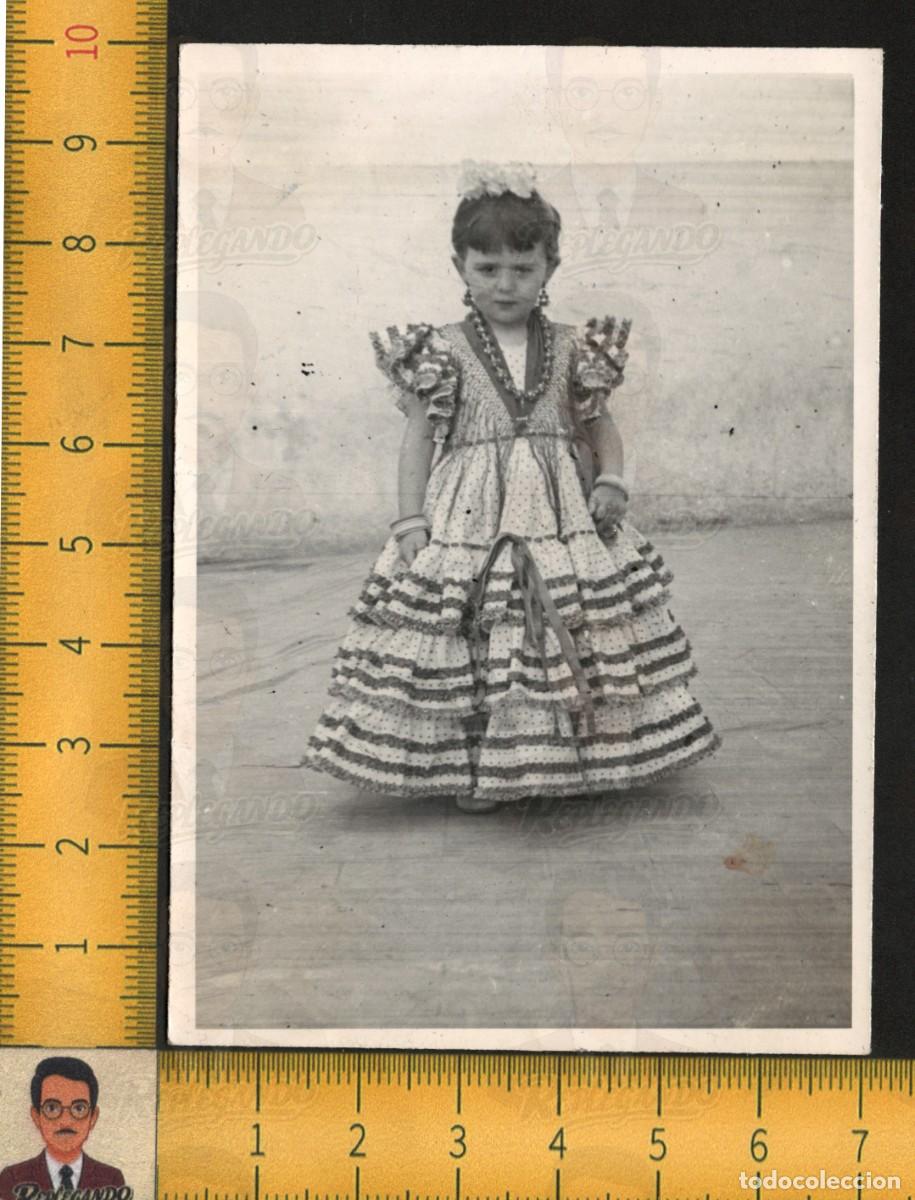 Fotograf&iacute;a antigua: NI&Ntilde;A POSA TRAJE FLAMENCA VESTIDO VOLANTES - ANDALUC&Iacute;A - FOTOGRAF&Iacute;A ANTIGUA A&Ntilde;OS 60 - SEVILLA FERIA