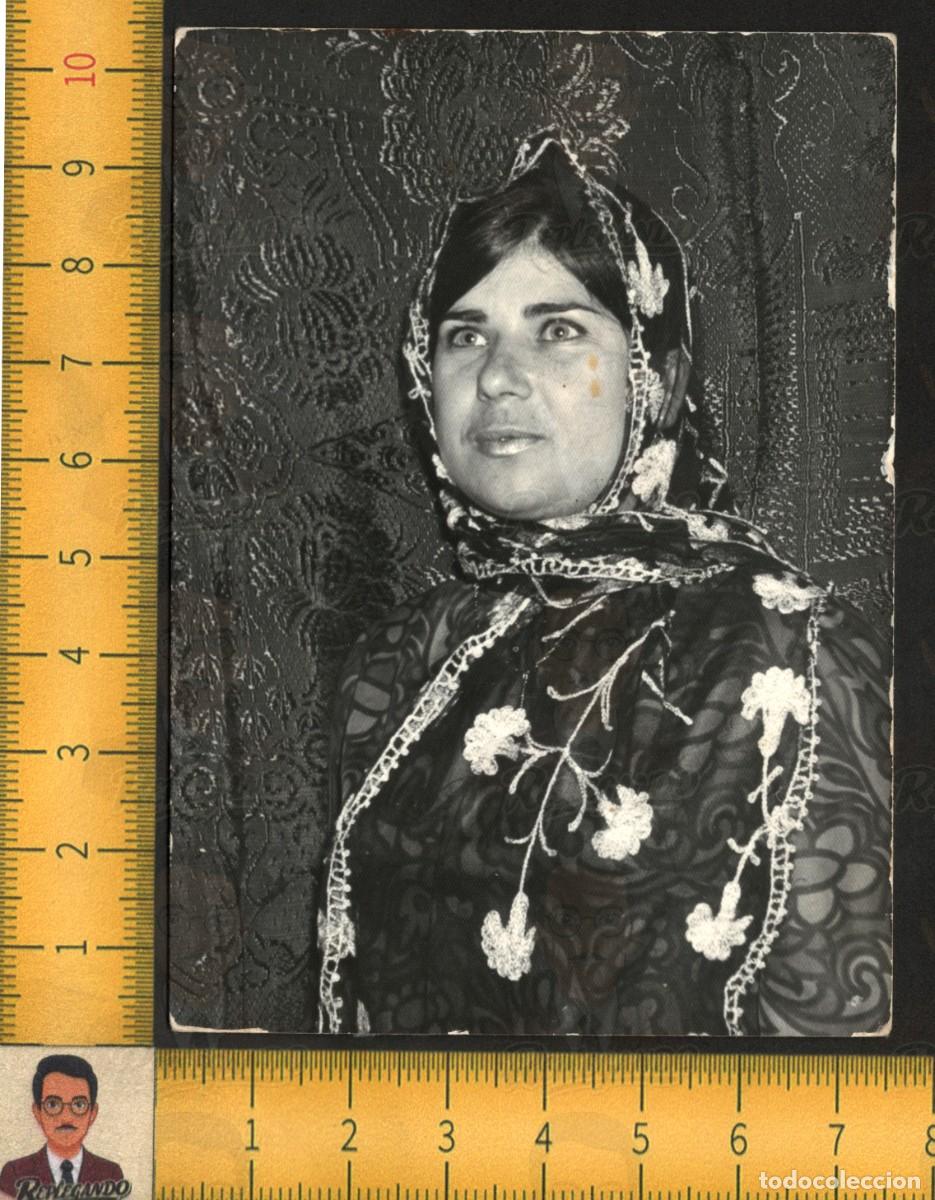 Fotograf&iacute;a antigua: EX&Oacute;TICA MUJER MANT&Oacute;N FLORES BORDADAS ENCAJE TRAJE TRADICIONAL - FOTOGRAF&Iacute;A ANTIGUA ART&Iacute;STICA A&Ntilde;OS 60