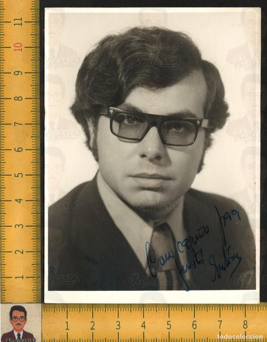 Fotograf&iacute;a antigua: RETRATO HOMBRE JOVEN GUAPO GAFAS PASTA TRAJE CORBATA MIRADA SERIA - FOTOGRAF&Iacute;A ANTIGUA ESTUDIO 1971