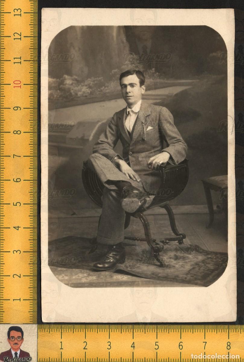 Fotograf&iacute;a antigua: RETRATO HOMBRE JOVEN ELEGANTE SENTADO TRAJE CORBATA RELOJ BOLSILLO - FOTO ANTIGUA ESTUDIO A&Ntilde;OS 30