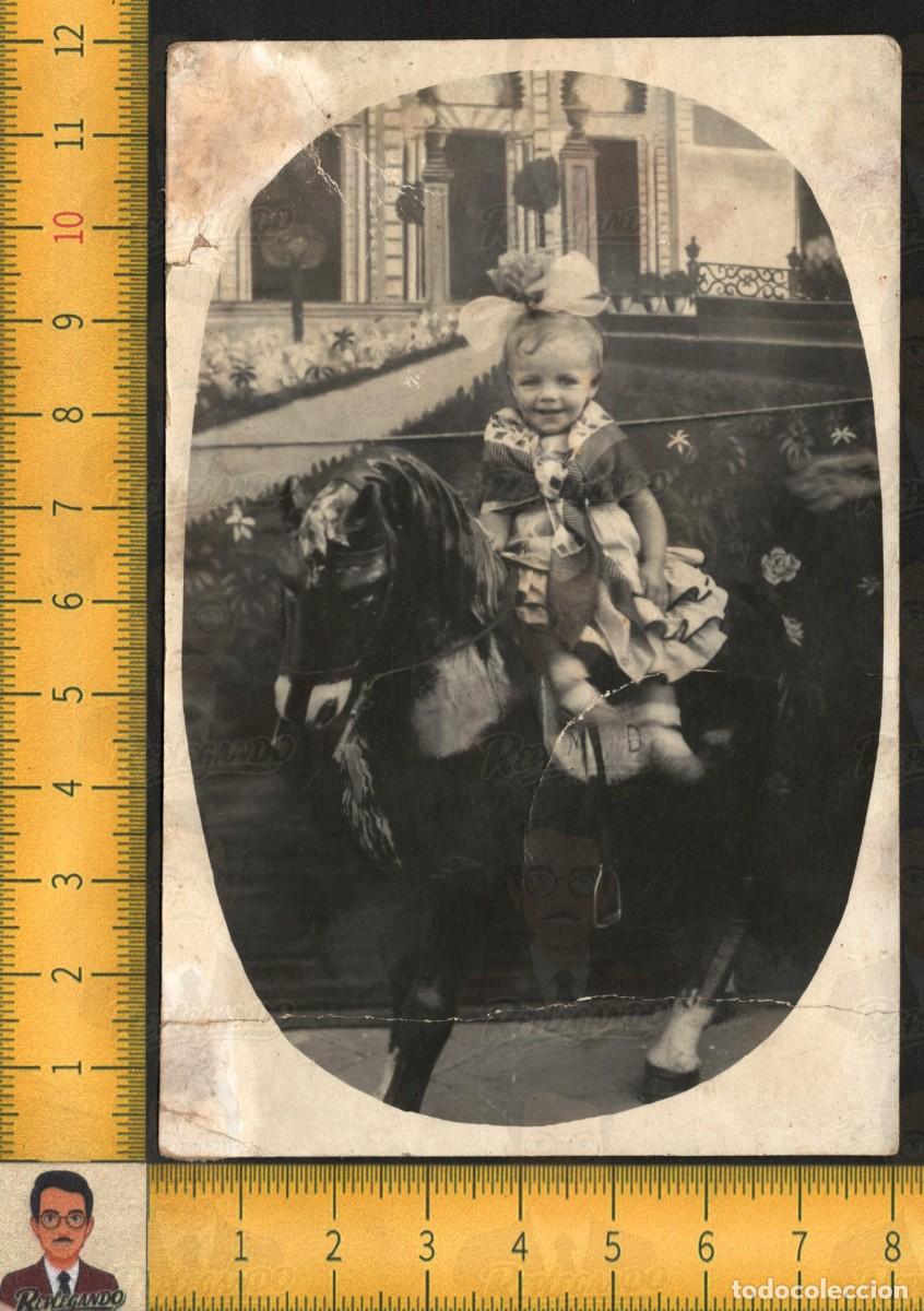 Fotograf&iacute;a antigua: NI&Ntilde;A LAZO MONTADA CABALLO CART&Oacute;N FERIA SEVILLA FOT&Oacute;GRAFO MINUTERO - FOTOGRAF&Iacute;A ANTIGUA A&Ntilde;OS 30