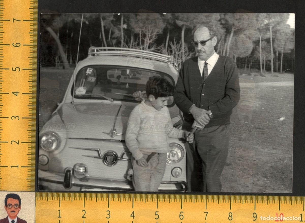 Fotograf&iacute;a antigua: SEAT 600 COCHE CL&Aacute;SICO HOMBRE GAFAS BIGOTE NI&Ntilde;O PADRE HIJO BACA CAMPO - FOTOGRAF&Iacute;A ANTIGUA A&Ntilde;OS 60